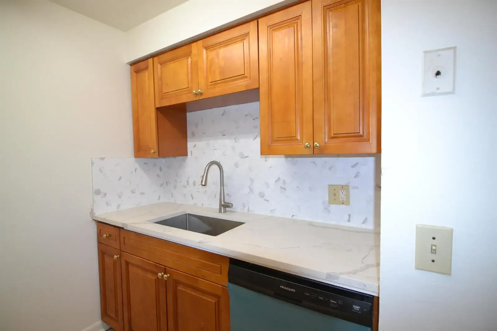 14308 Hanging Moss Circle # 102, Tampa FL 33613 photo 4