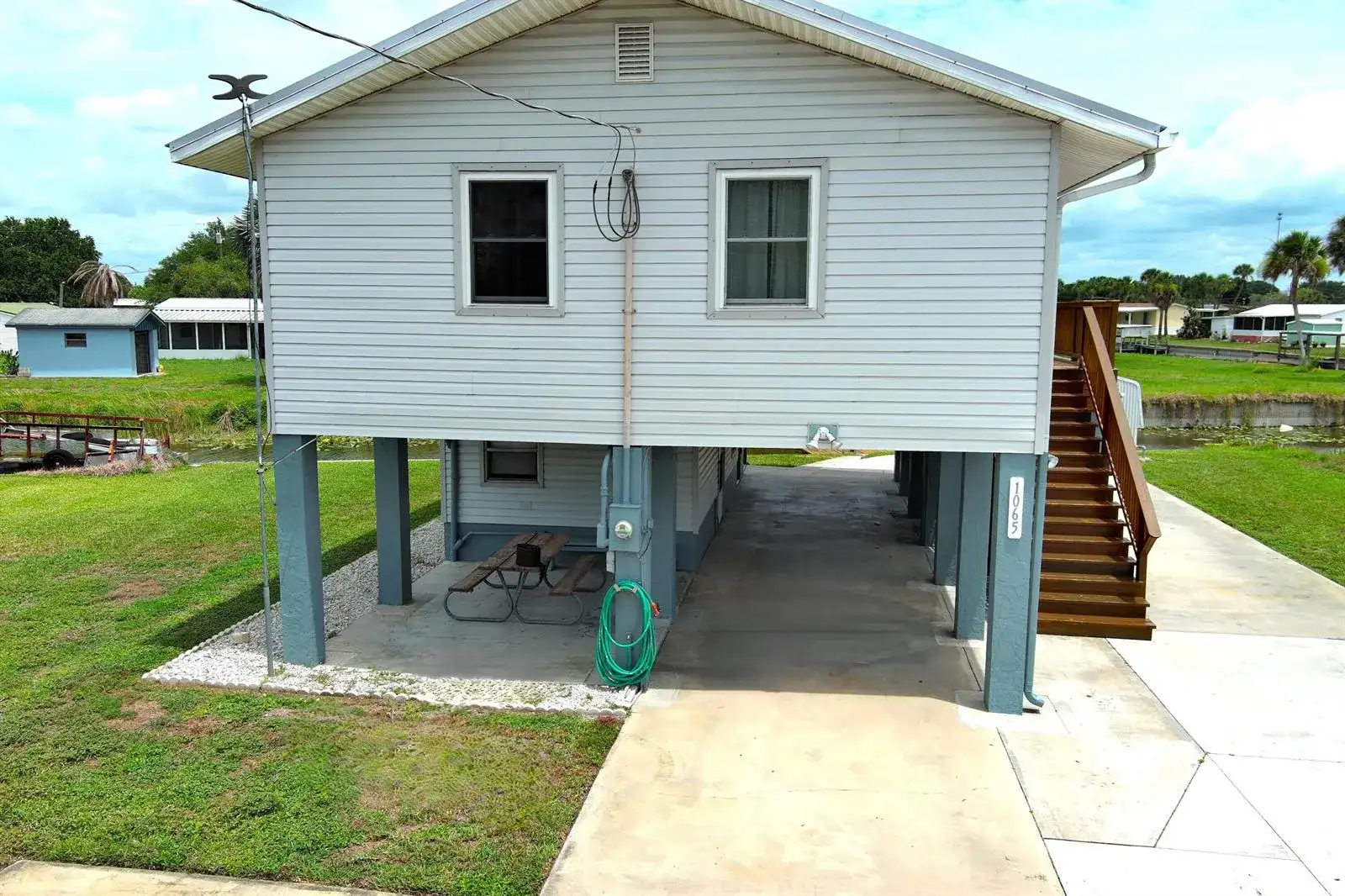 1065 Peach Lane, Okeechobee FL 34974 photo 2