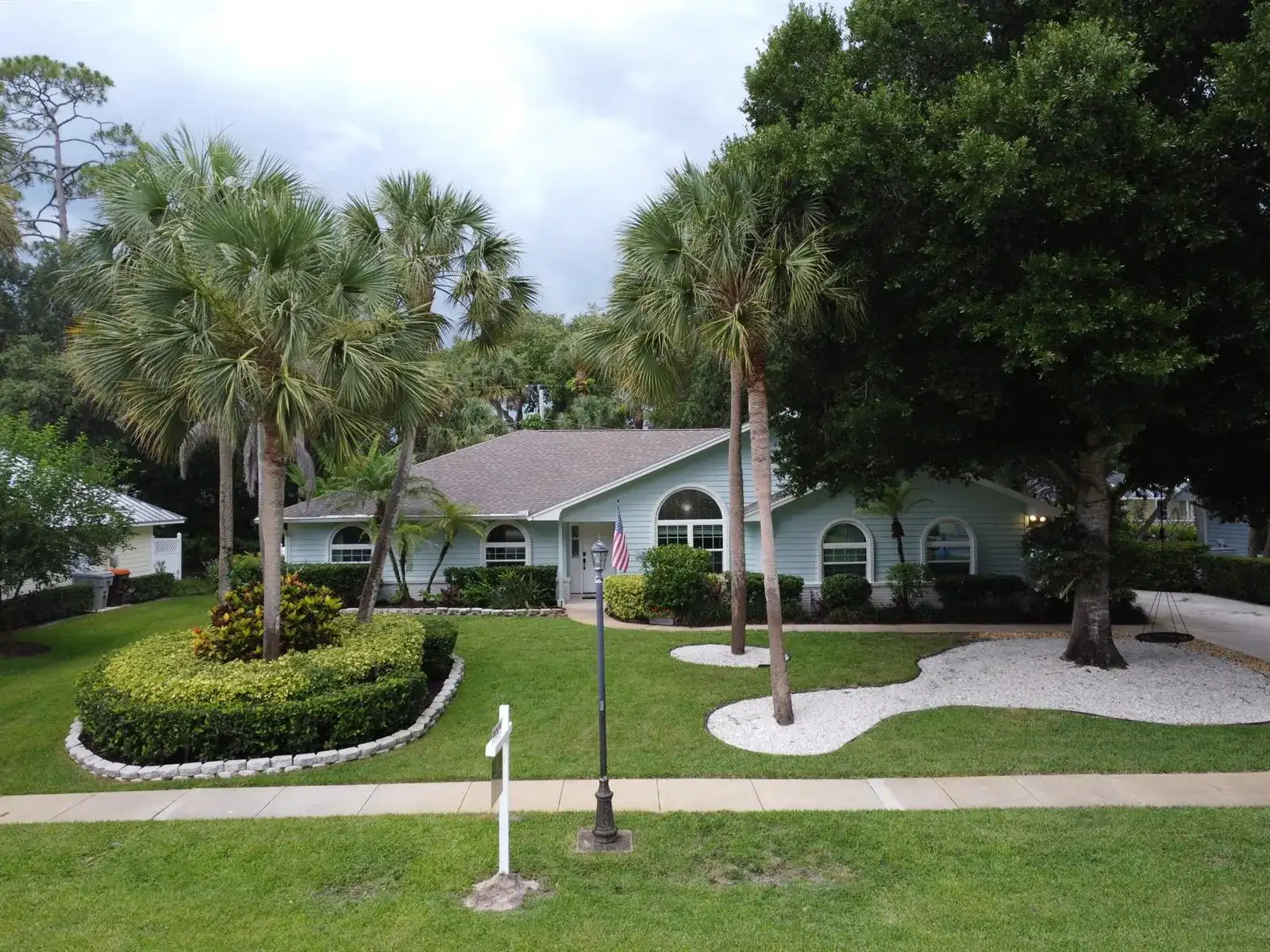 129 38th Court, Vero Beach FL 32968 photo 2
