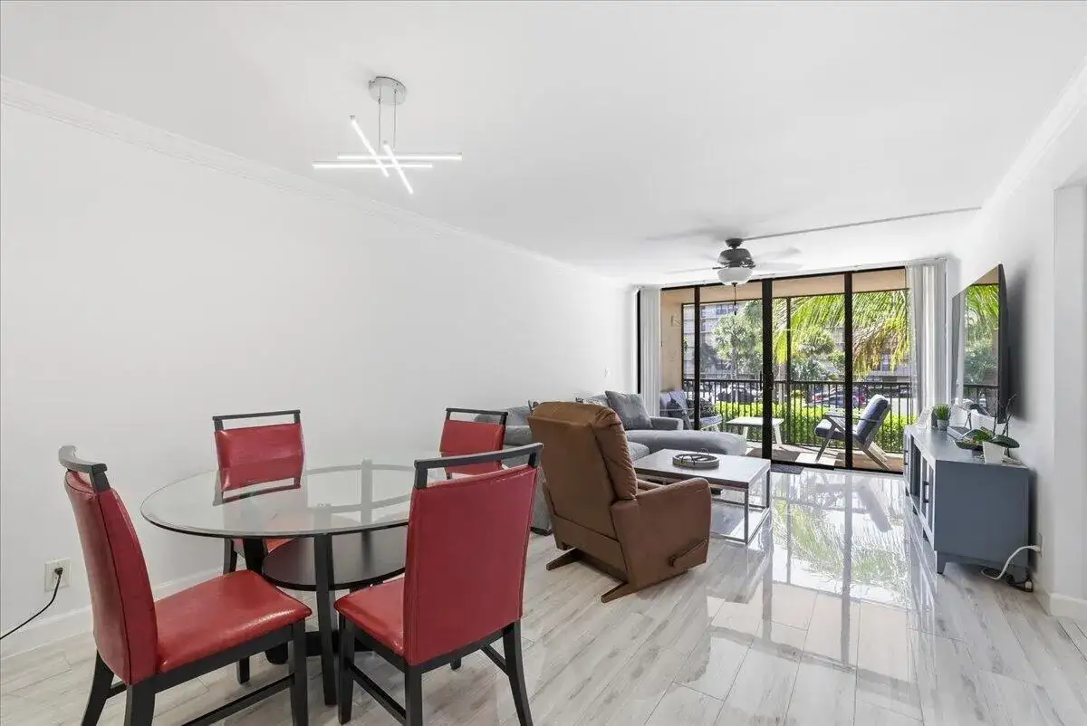 16 Royal Palm Way # 205, Boca Raton FL 33432