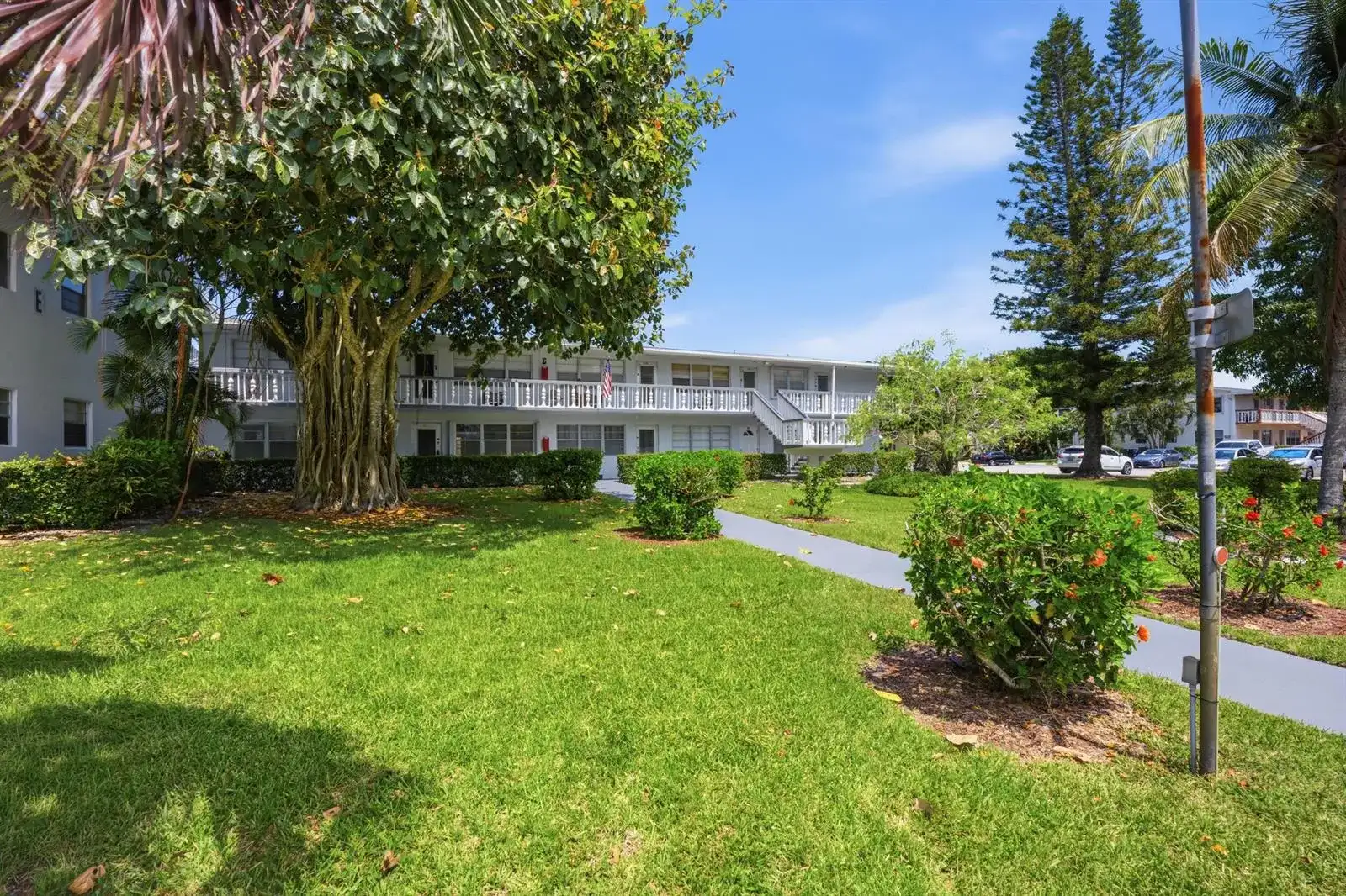 98 E Cambridge E, West Palm Beach FL 33417 photo 2