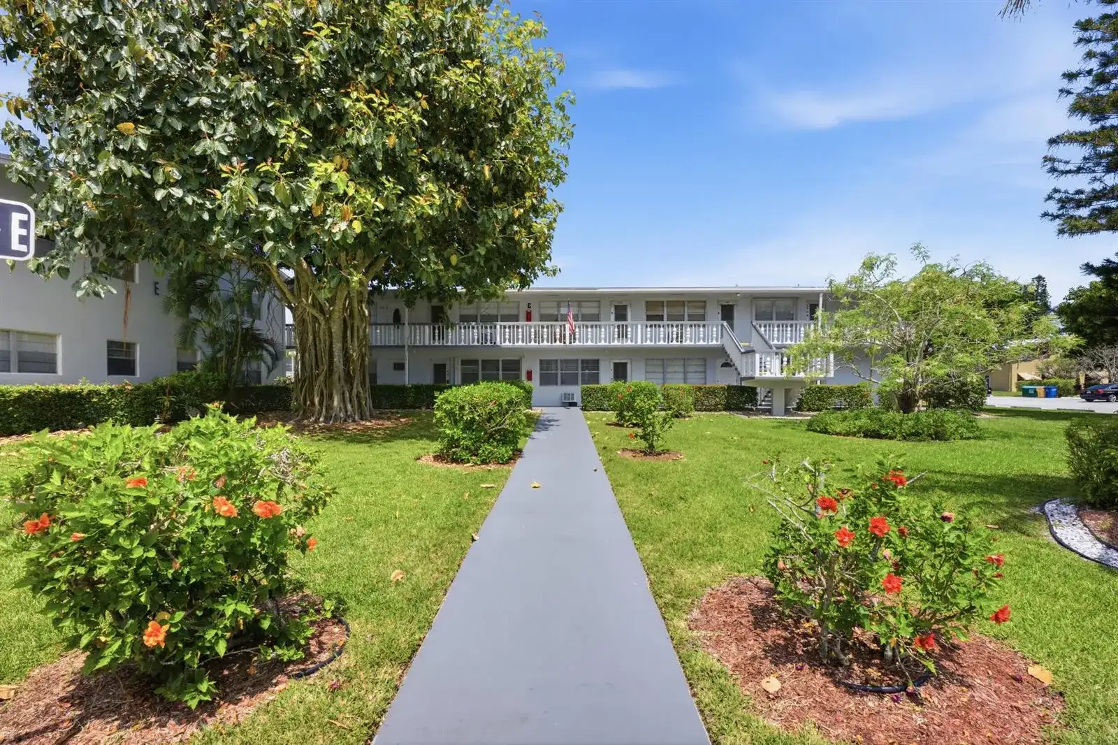 98 E Cambridge E, West Palm Beach FL 33417 photo 3