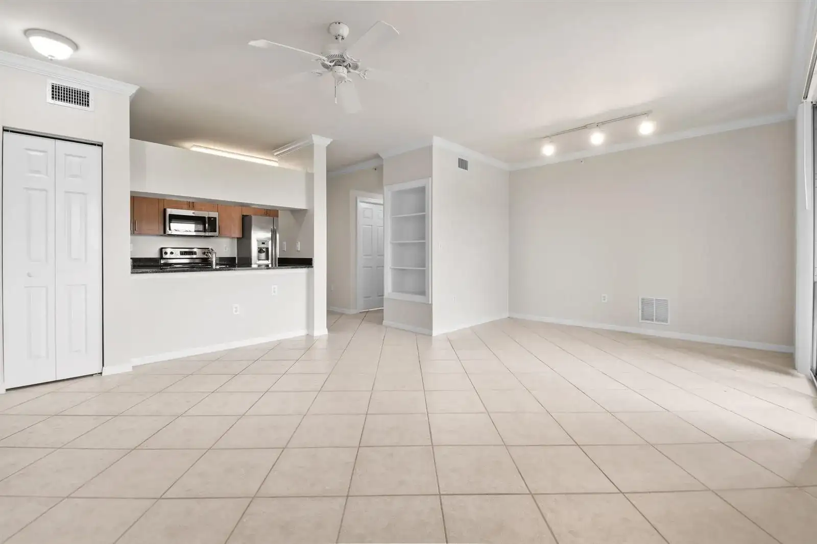 6556 Emerald Dunes Drive # 302, West Palm Beach FL 33411 photo 5
