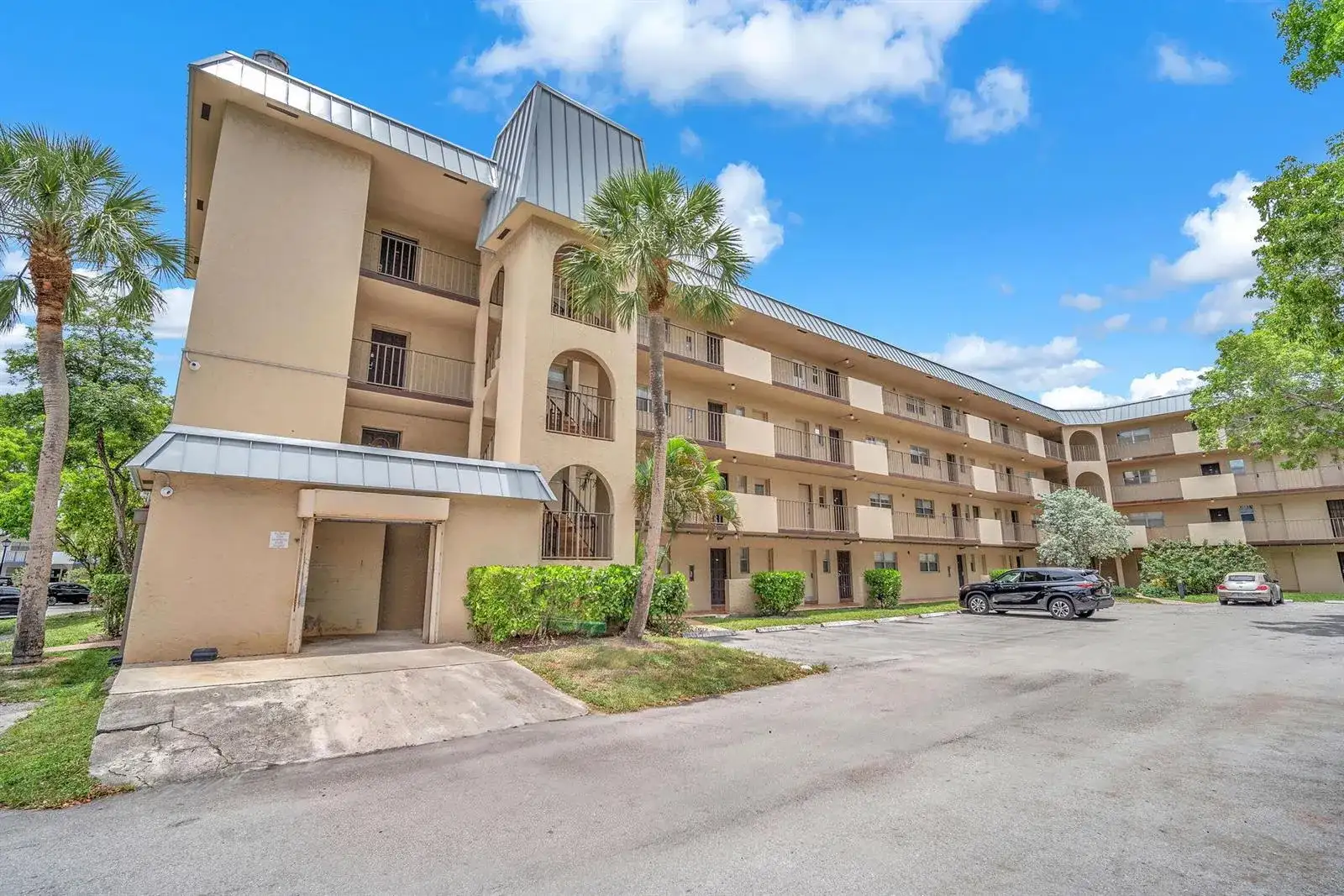 6361 N Falls Cir Drive # 408, Lauderhill FL 33319 photo 2