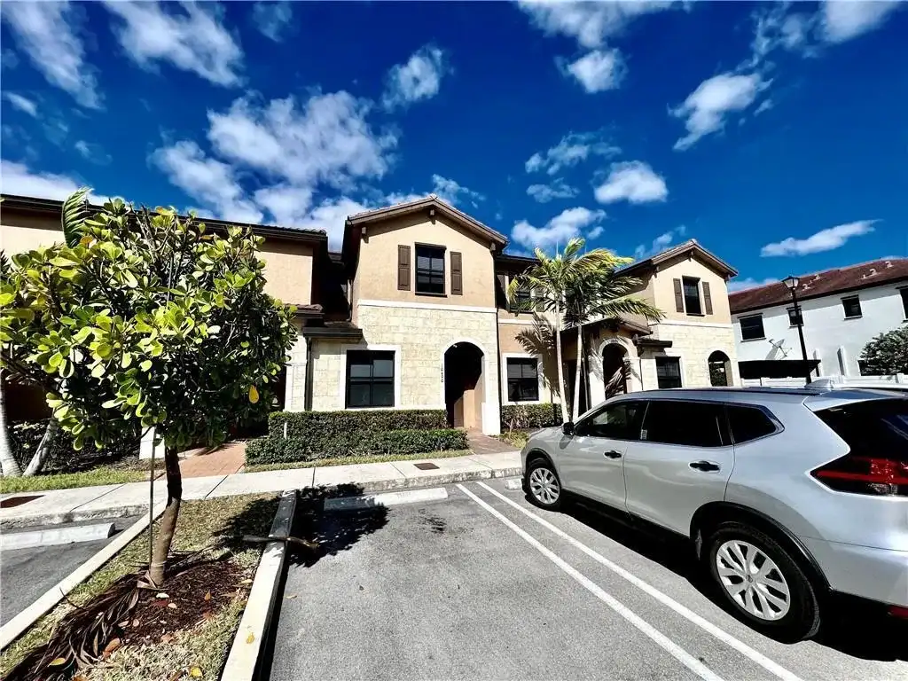 10490 W 33rd Way, Hialeah FL 33018