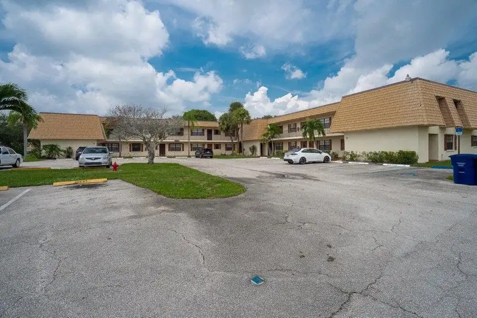 4151 Oak Terrace Drive # 4151, FL 33463 photo 2