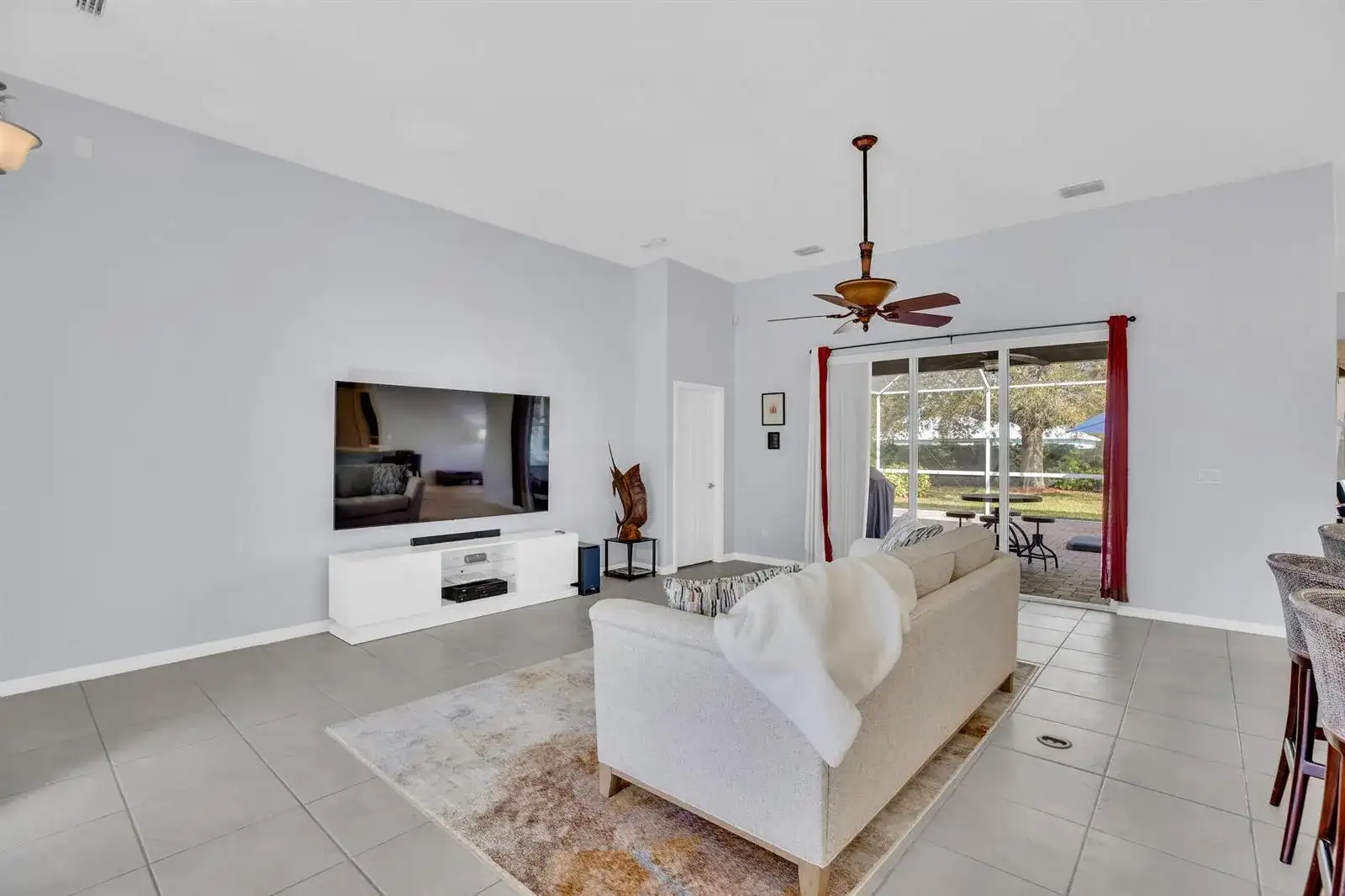 240 SW Champagne Ct Court SW, Vero Beach FL 32968 photo 3