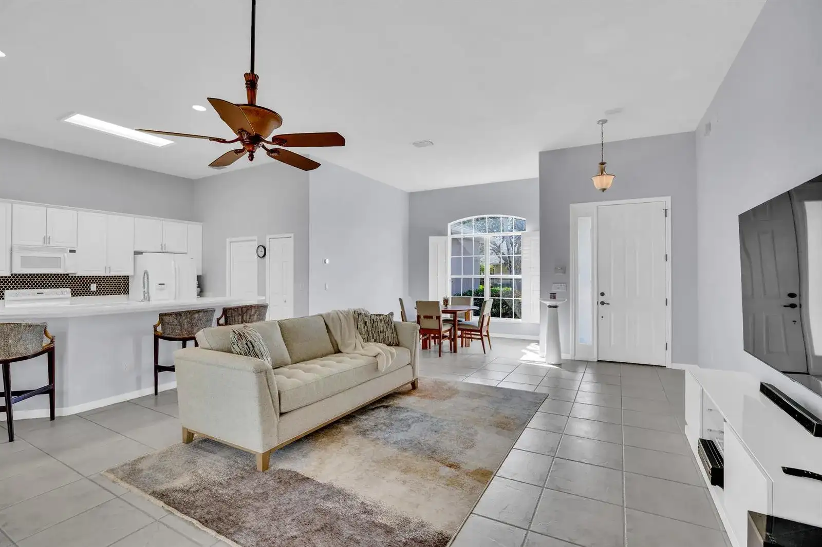 240 SW Champagne Ct Court SW, Vero Beach FL 32968 photo 4