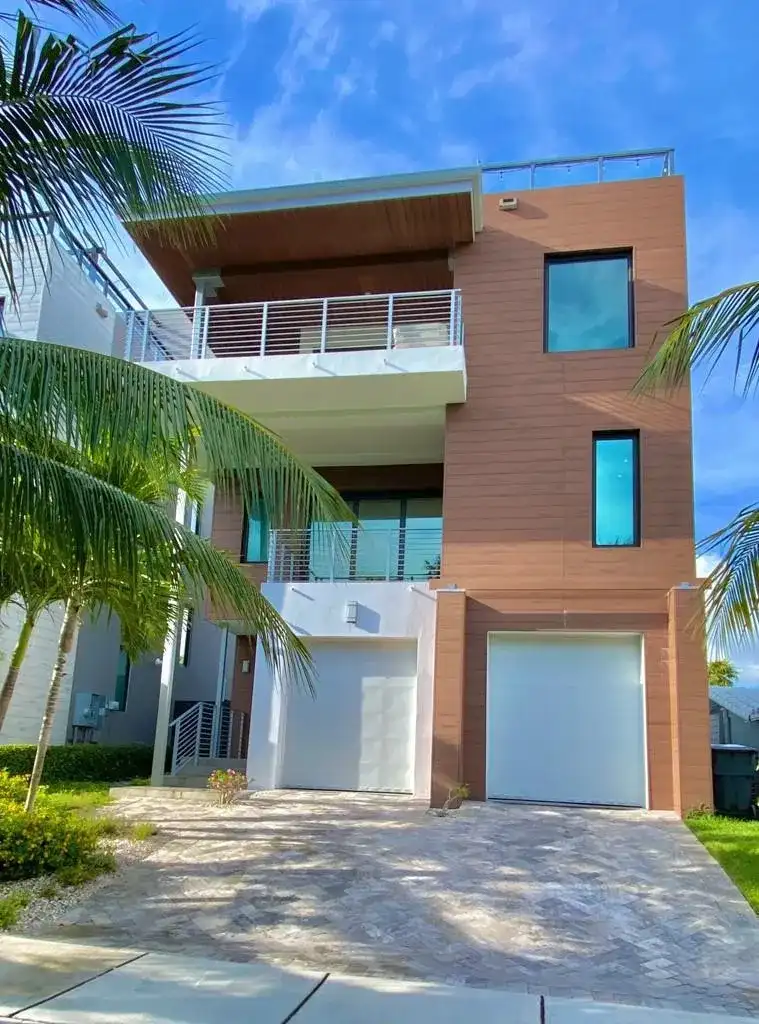 348 Balboa Street, Hollywood FL 33019