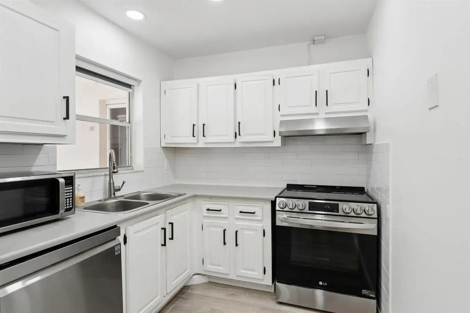 180 Lake Frances Drive, West Palm Beach FL 33411 photo 4