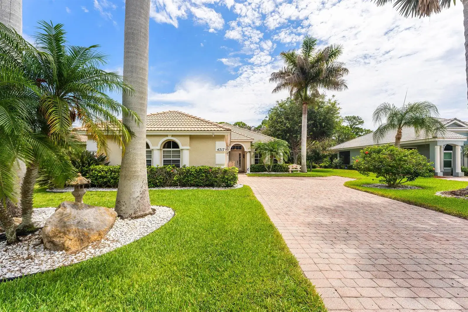 4717 NW Winter Oak Court, Jensen Beach FL 34957 photo 2
