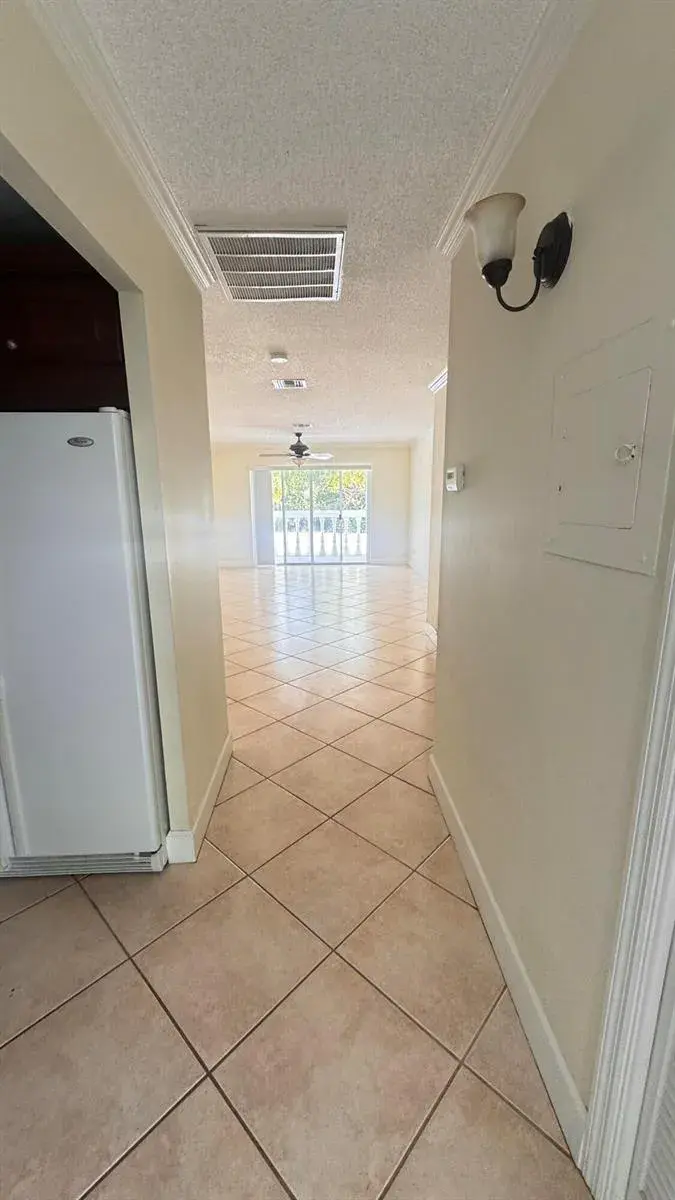 1727 Jimmy Buffett Mem Highway # 208, Vero Beach FL 32963