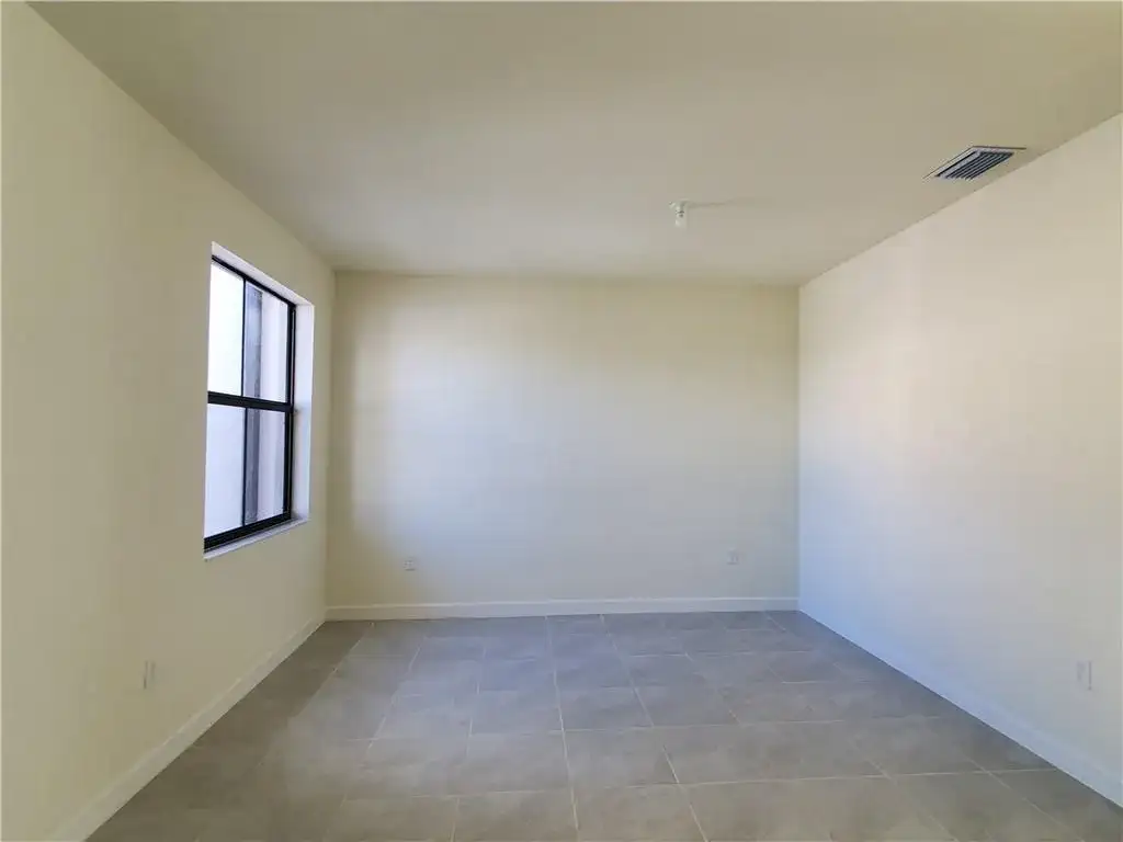 3216 W 114th Terrace, Hialeah FL 33018 photo 3