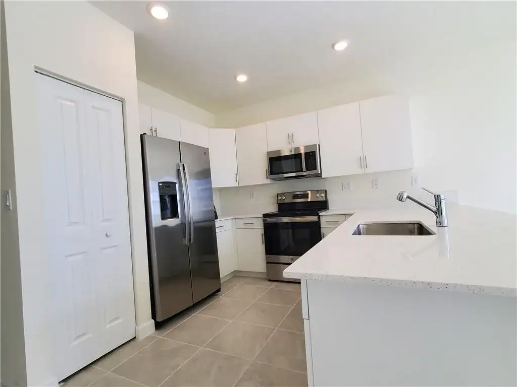 3216 W 114th Terrace, Hialeah FL 33018 photo 4
