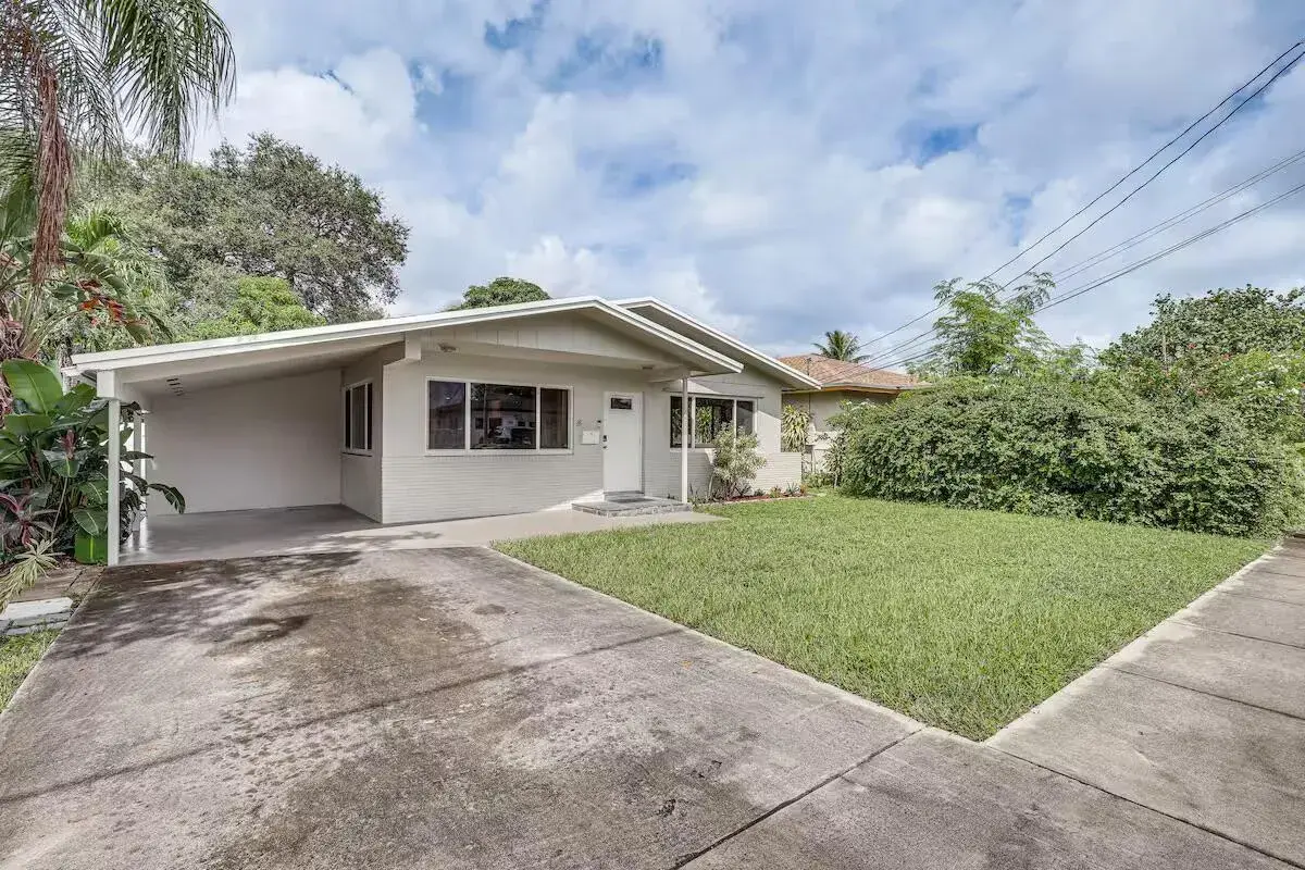 124 SW 2nd Avenue, Hallandale Beach FL 33009