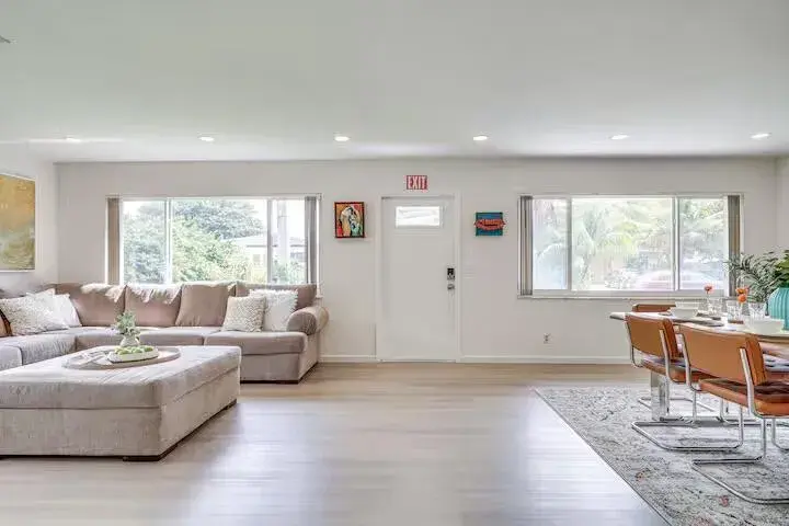 124 SW 2nd Avenue, Hallandale Beach FL 33009