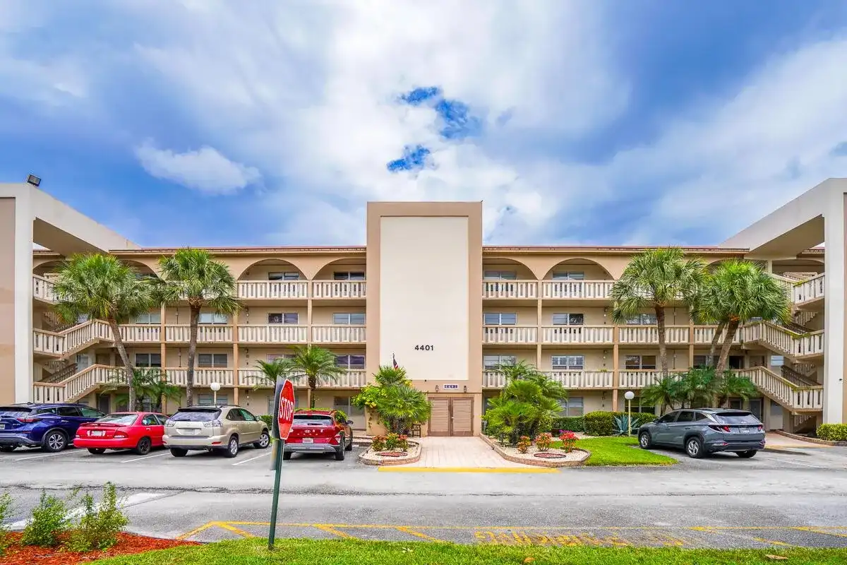 4401 Martinique Court # D2, Coconut Creek FL 33066