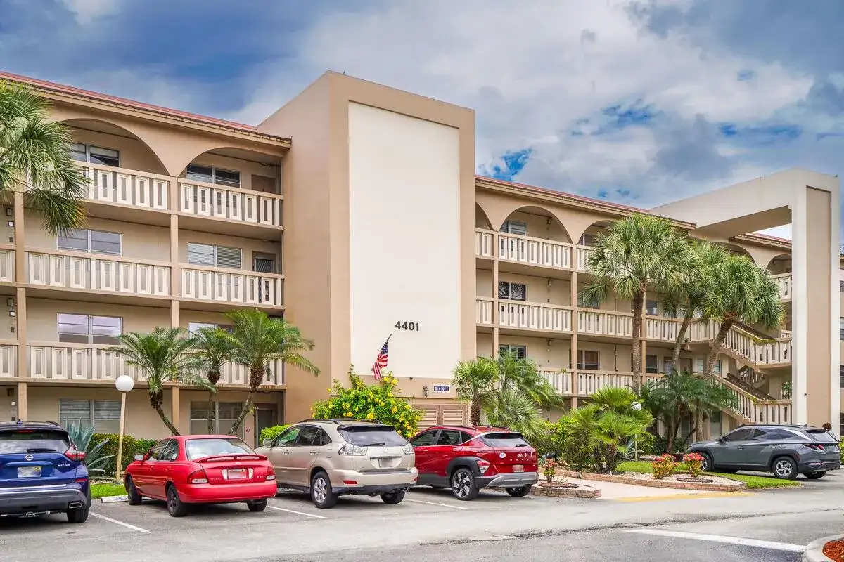 4401 Martinique Court # D2, Coconut Creek FL 33066 photo 2