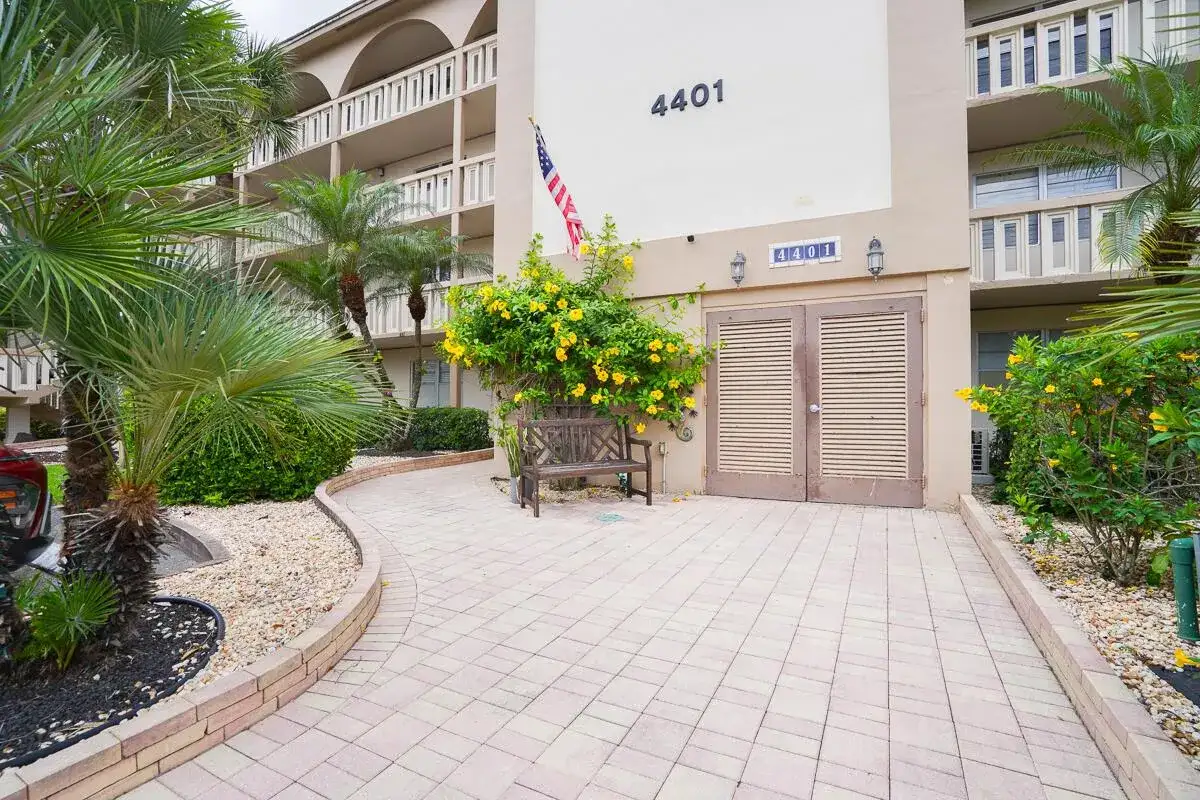 4401 Martinique Court # D2, Coconut Creek FL 33066 photo 4