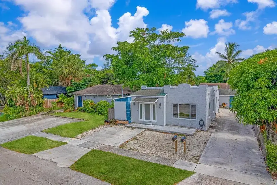 516 Nathan Hale Road Unit 1, West Palm Beach FL 33405 photo 2