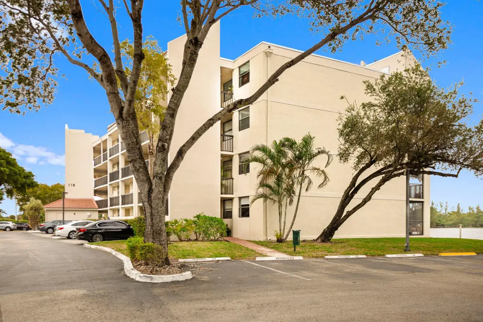 118 Lake Emerald Drive # 110, Oakland Park FL 33309