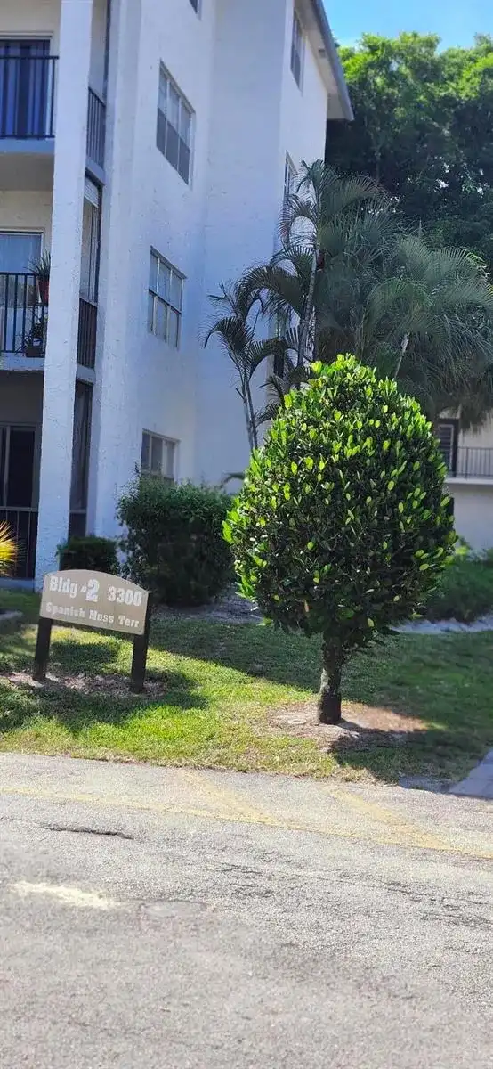 3300 Spanish Moss Terrace # 402, Lauderhill FL 33319