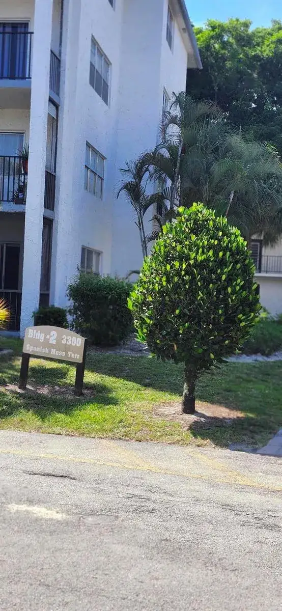 3300 Spanish Moss Terrace # 402, Lauderhill FL 33319