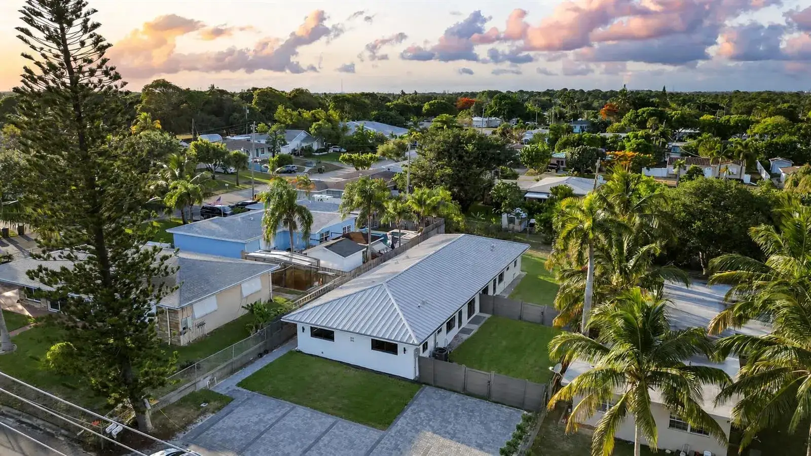 303 De Carie Street, Delray Beach FL 33444 photo 2