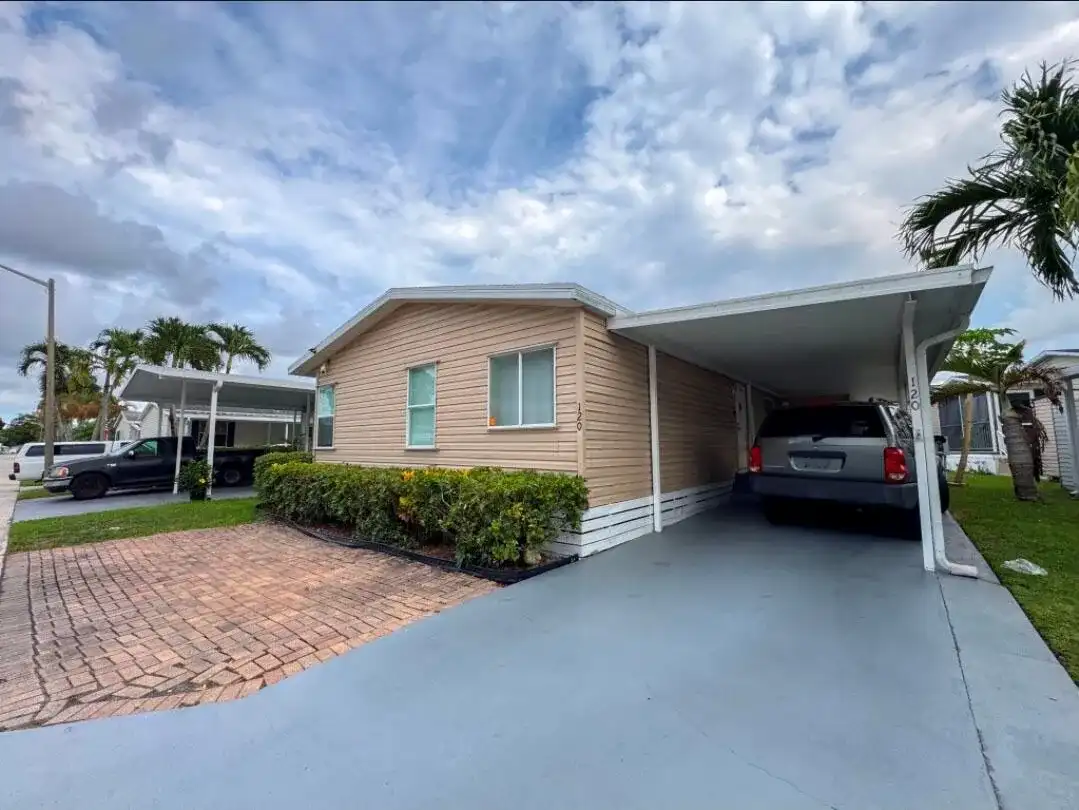 120 Plantation Boulevard # 120, Lake Worth FL 33467