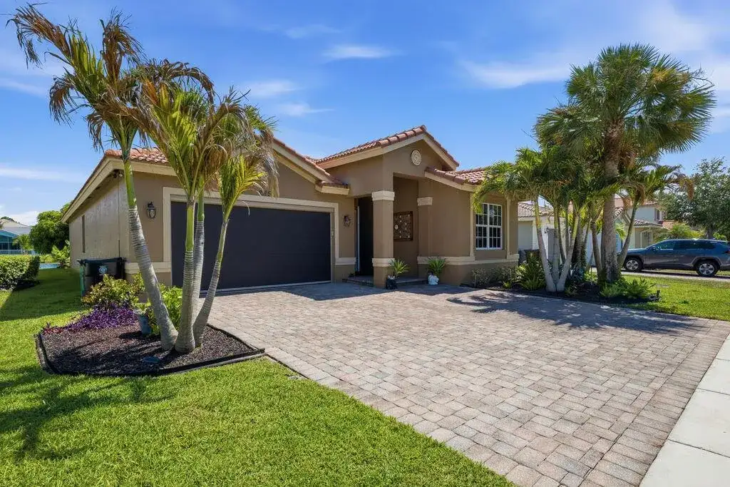 2165 SW Newport Isles Boulevard, Port St. Lucie FL 34953 photo 3