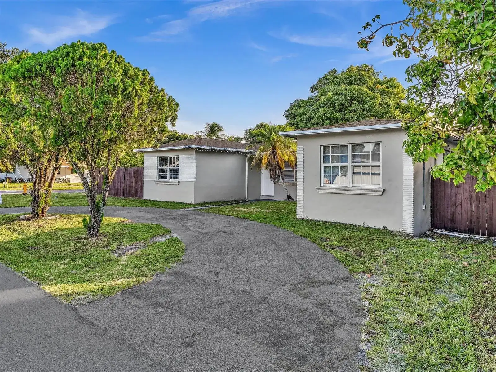 700 SW 5th Court, Hallandale Beach FL 33009