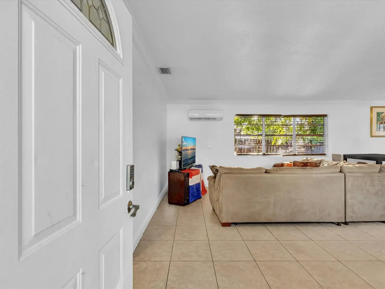 700 SW 5th Court, Hallandale Beach FL 33009 photo 5