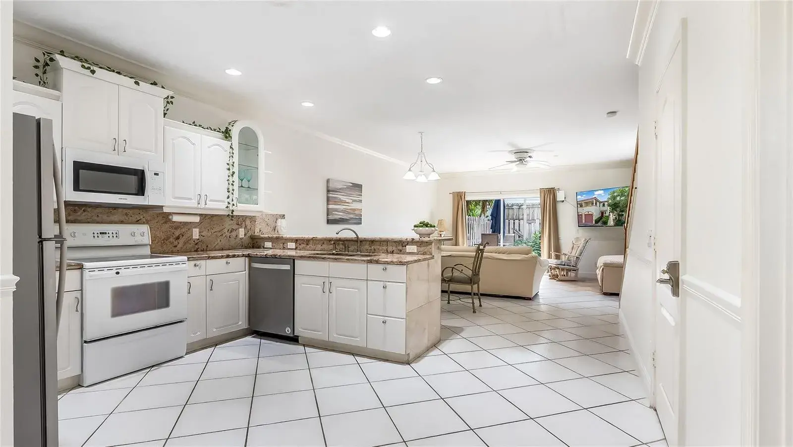 512 S Ocean Boulevard, Pompano Beach FL 33062 photo 3
