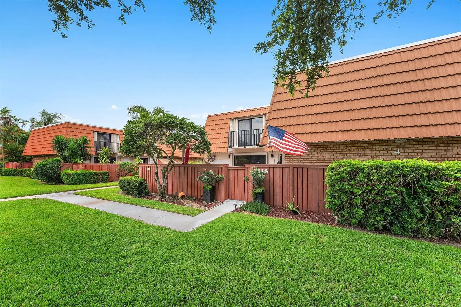2818 Waterford Drive N, Deerfield Beach FL 33442 photo 2