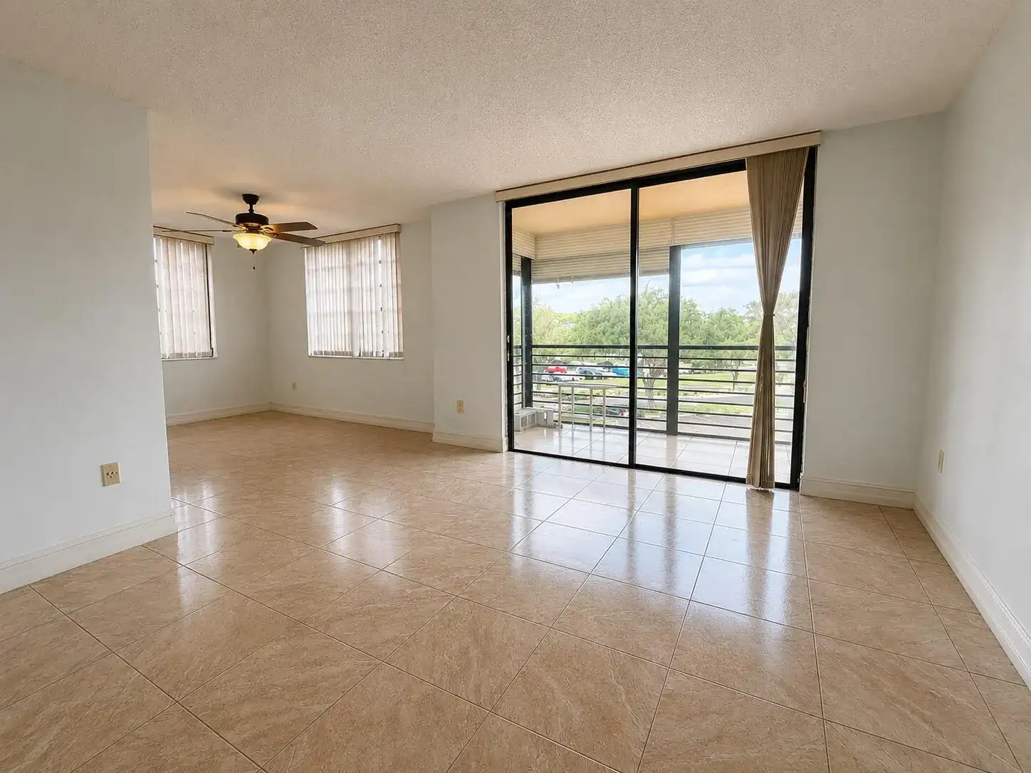 1000 Colony Point Circle # 315, Pembroke Pines FL 33026
