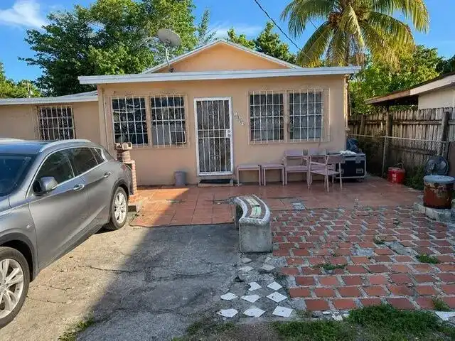 1850 NW 35th Street, Miami FL 33142