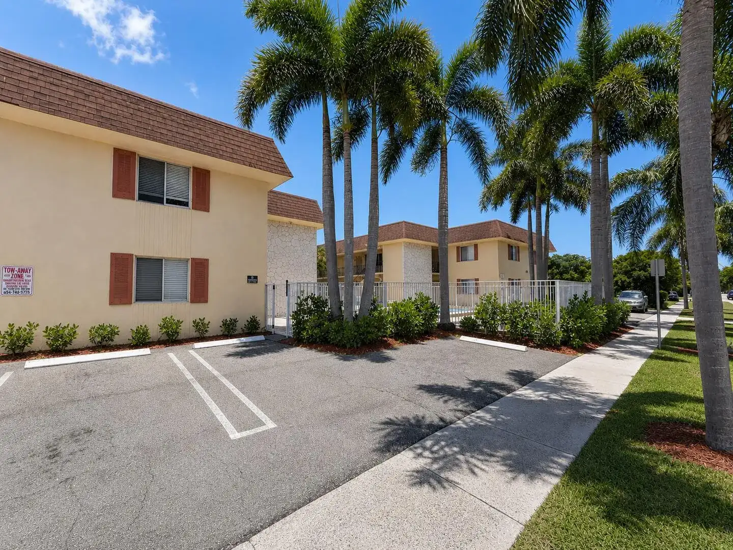515 S Sequoia Drive # 105, West Palm Beach FL 33409 photo 2