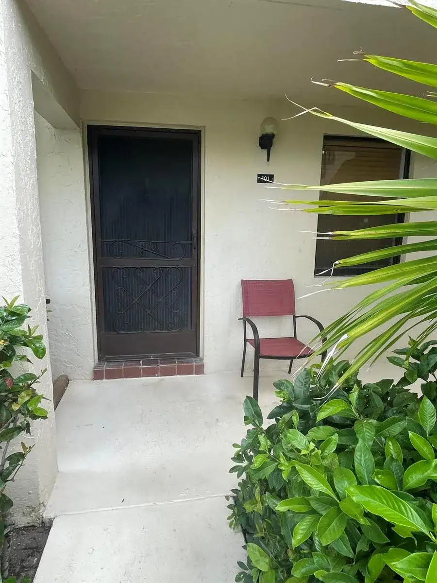 4598 Lucerne Lakes Boulevard E # 101, Lake Worth FL 33467 photo 2