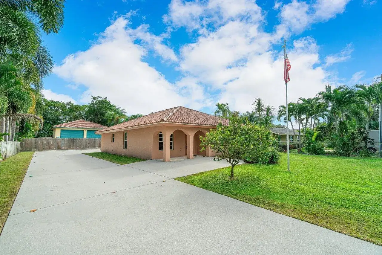 5592 1st Road, Lake Worth FL 33467 photo 2