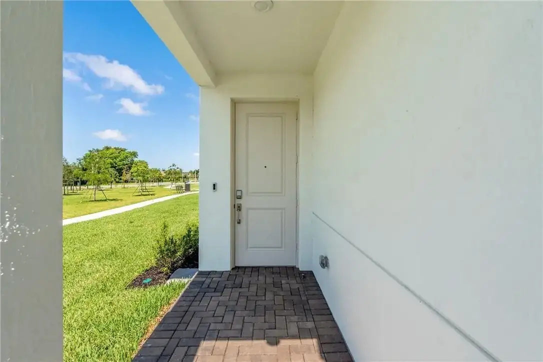 5653 Stradella Drive, Boca Raton FL 33433 photo 4