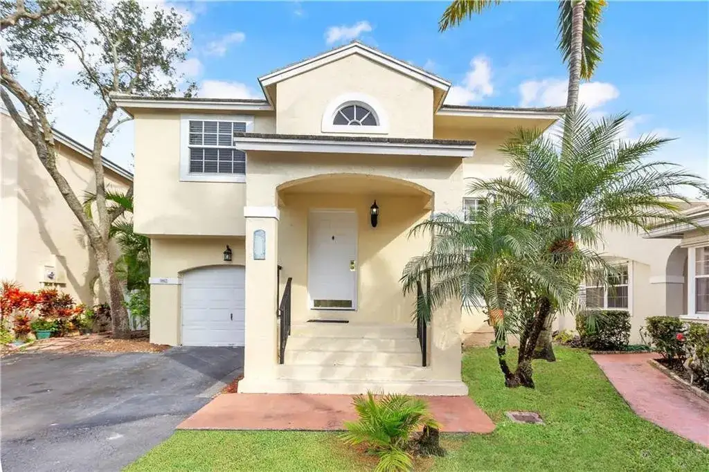 9812 NW 9th Court, Plantation FL 33324
