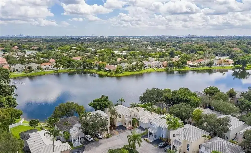 9812 NW 9th Court, Plantation FL 33324 photo 3