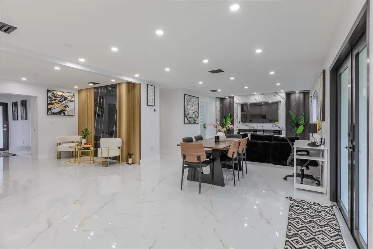 2633 NW Taft Street, Hollywood FL 33020