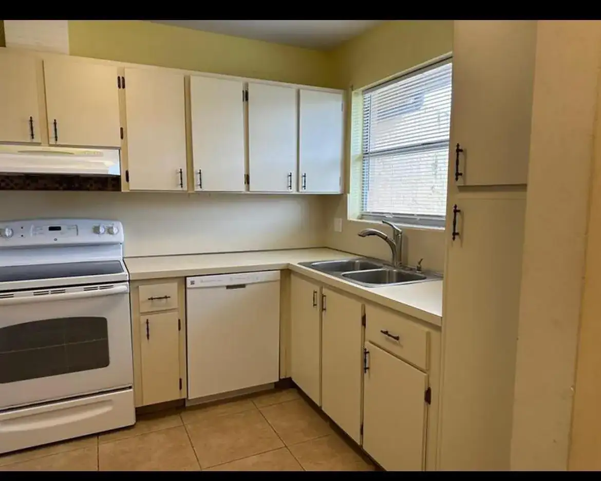 8682 Satalite Terrace, West Palm Beach FL 33403 photo 3