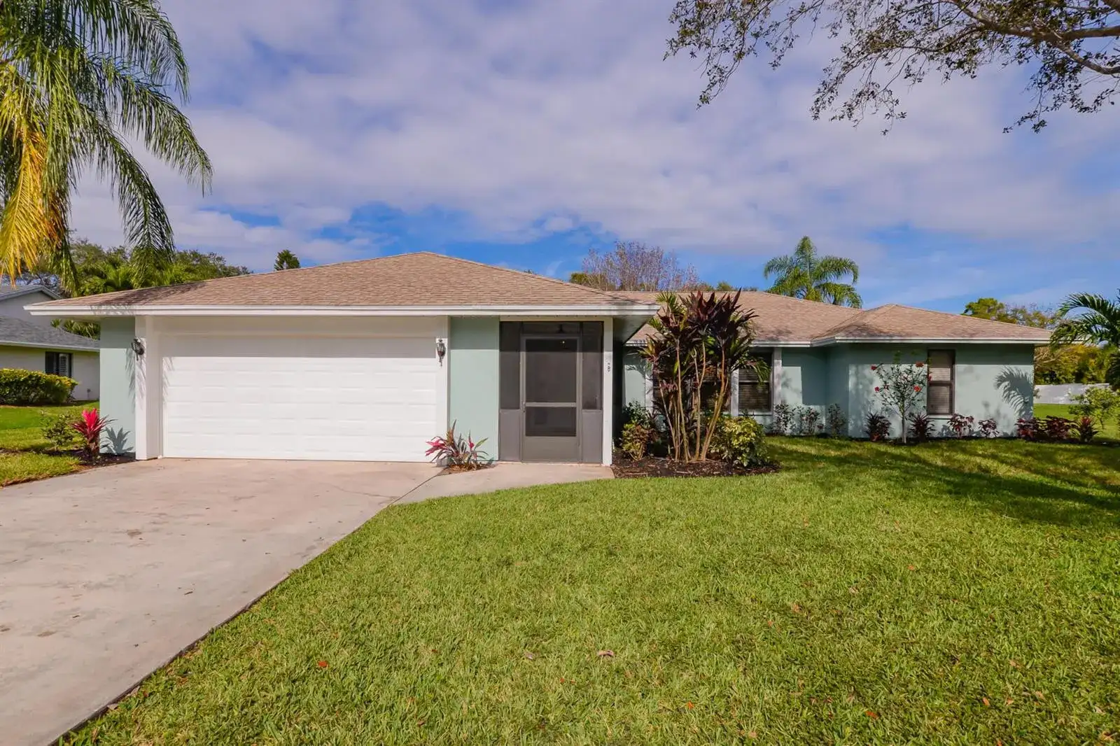 2411 NE Pinecrest Lakes Boulevard, Jensen Beach FL 34957 photo 2