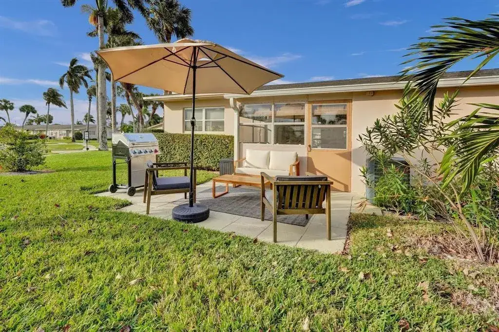 2592 E Dudley Dr Drive E # A, West Palm Beach FL 33415 photo 2