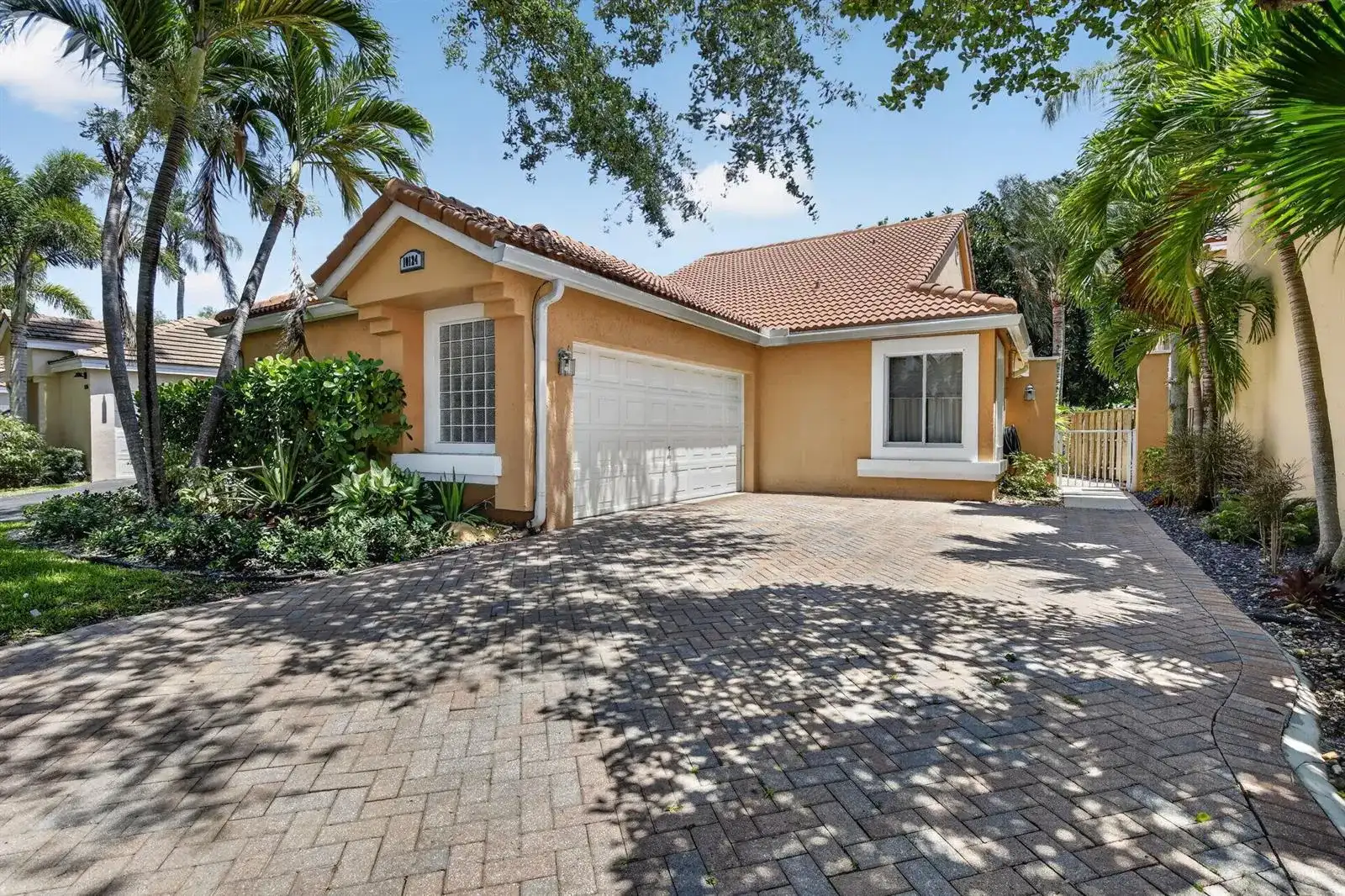 10124 NW 4th Street, Plantation FL 33324
