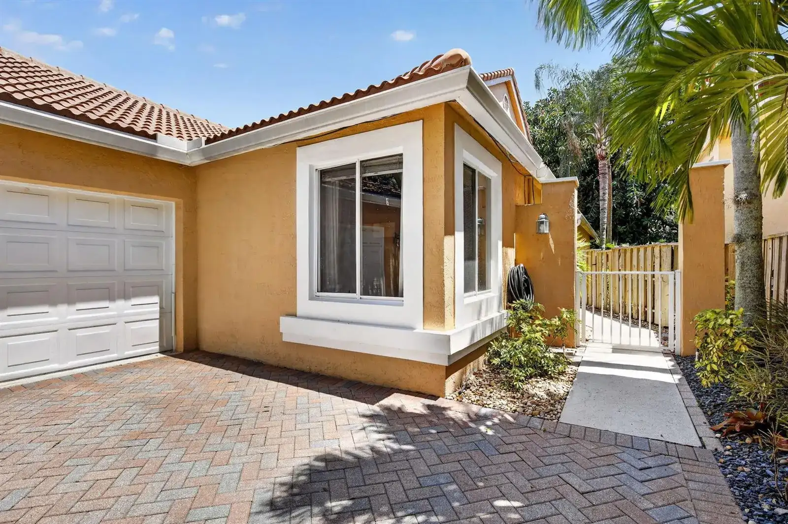 10124 NW 4th Street, Plantation FL 33324 photo 2
