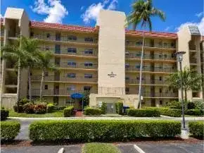 3524 Via Poinciana Apt 104, Lake Worth FL 33467
