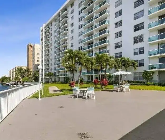 2841 NE 163rd Street # 901, North Miami Beach FL 33160 photo 4